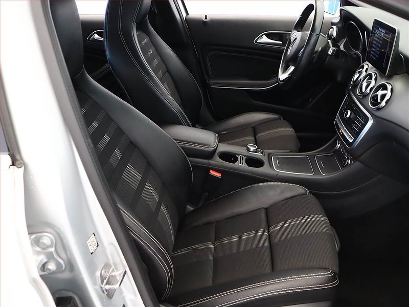 Mercedes-Benz GLA (2018) 200 d 4MATIC, 4X4 - fotka 7 z 19