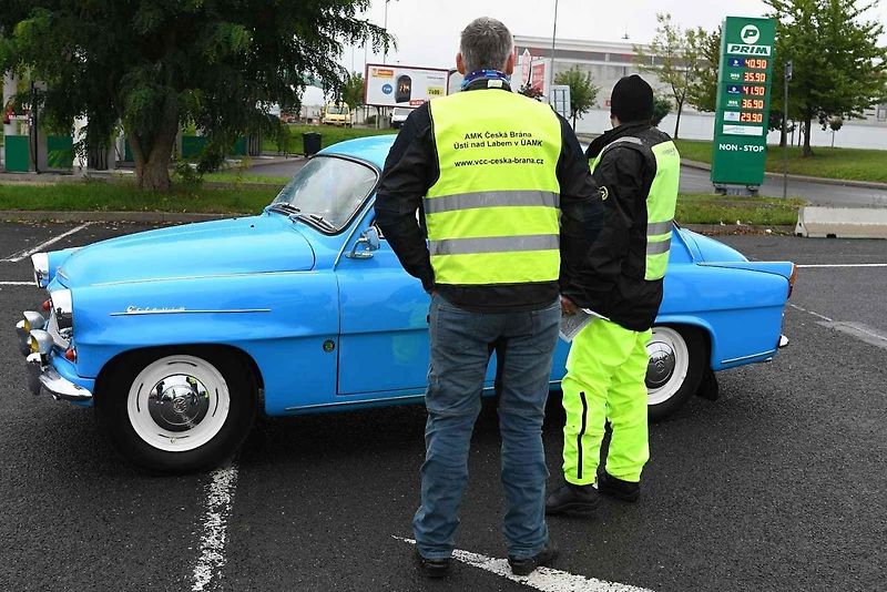 Michal Kerner si během pandemie covid-19 a lockdownů pěkně opravoval trabanta. Dnes spolu s manželkou Lenkou mohou hrdě objíždět srazy veteránů, kde vzbuzují zaslouženou pozornost.