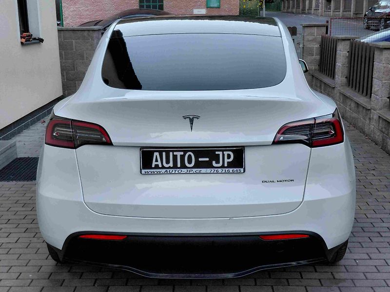 Tesla Model Y (2023) AWD Long Range - fotka 4 z 10