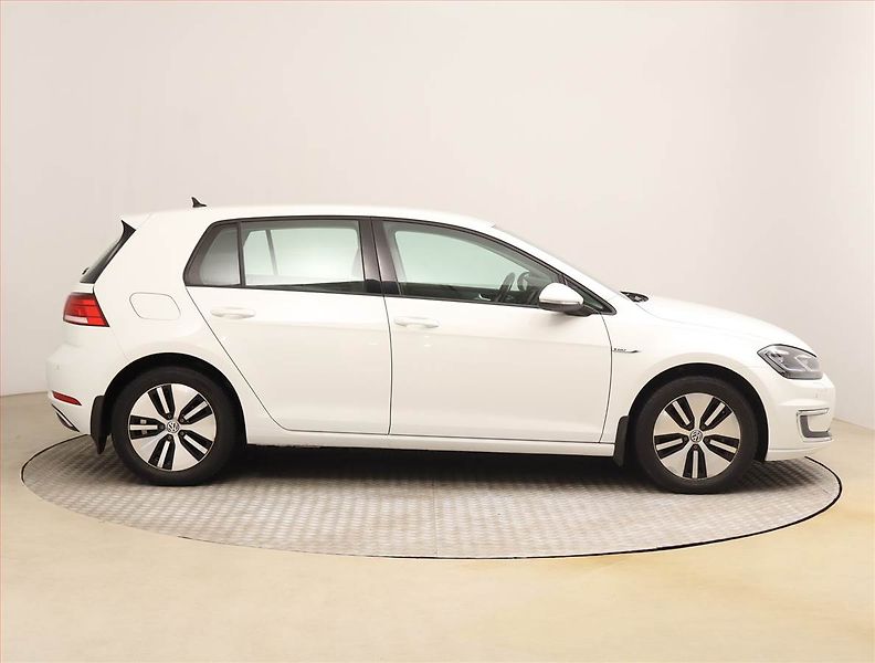 Volkswagen Golf (2018) 32 kWh - 37 Ah, SoH 89% - fotka 6 z 22