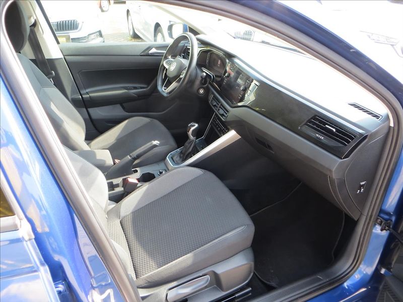Volkswagen Polo 1,0 TSI 70kW Virtual+Digiklima - fotka 10 z 21
