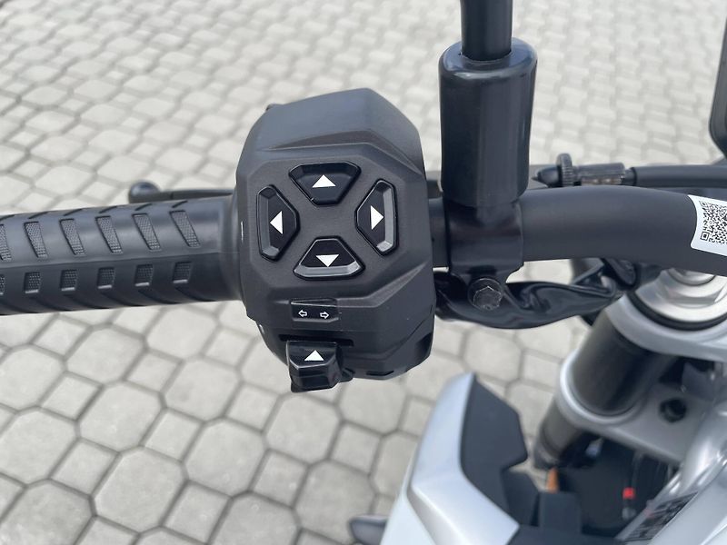 Aprilia Tuono 457 EU5+ - fotka 10 z 11