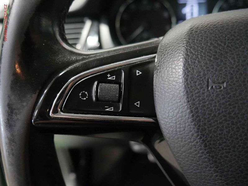 Škoda Rapid (2014) 1.2 TSi, 1.maj, Xenon - fotka 12 z 18