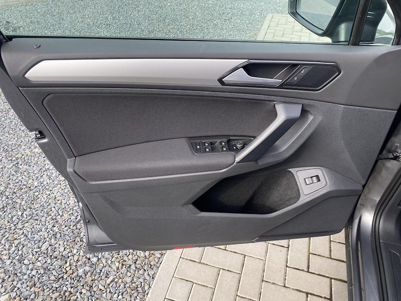 Volkswagen Tiguan 1.4 TSI 92kW - 1xMAJ.-ALU-PDC - fotka 14 z 41