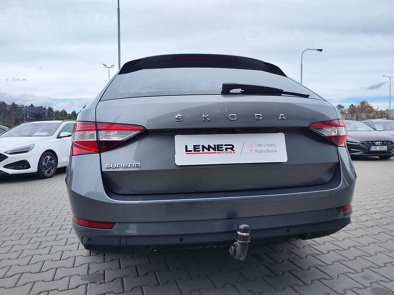 Škoda Superb 2.0 TDI/110kW Style DSG - fotka 10 z 35