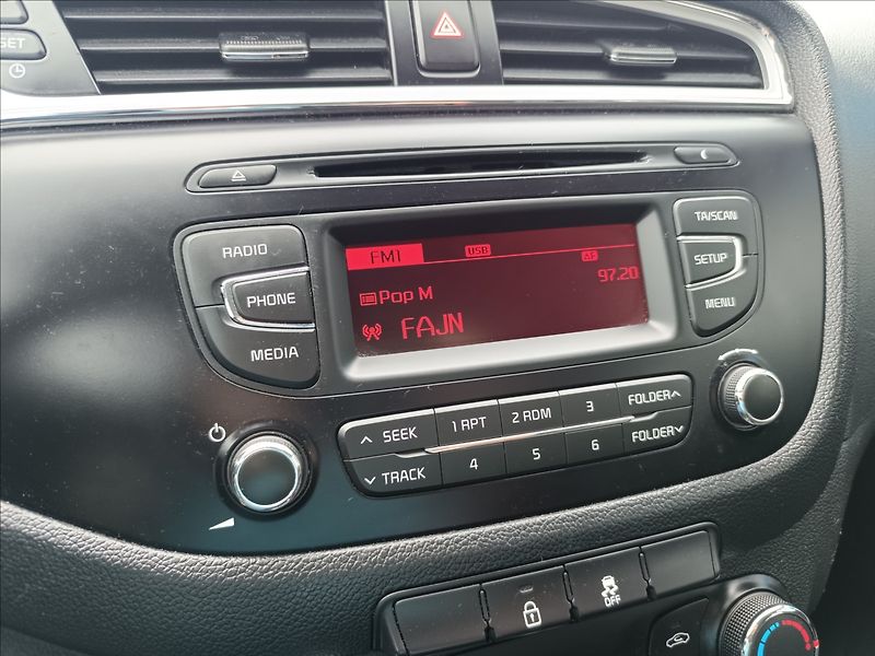 Kia Ceed 1,4 CVVT - fotka 13 z 16