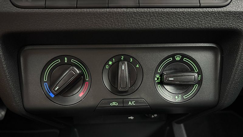 Škoda Fabia 1.0 TSI Ambition Combi - fotka 13 z 25