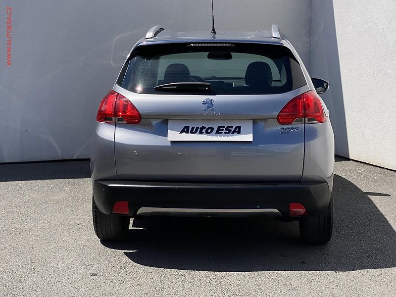 Peugeot 2008 (2015) 1.2PT, Allure, park. čidla - fotka 5 z 17