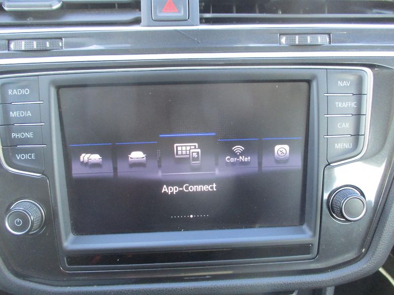 Volkswagen Tiguan 2.0TDi 110kW*TZ*PANORAMA*6MAN - fotka 18 z 43