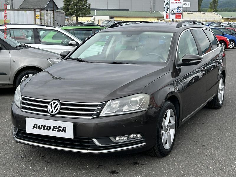 Volkswagen Passat (2013) 2.0TDi, DSG - fotka 3 z 17