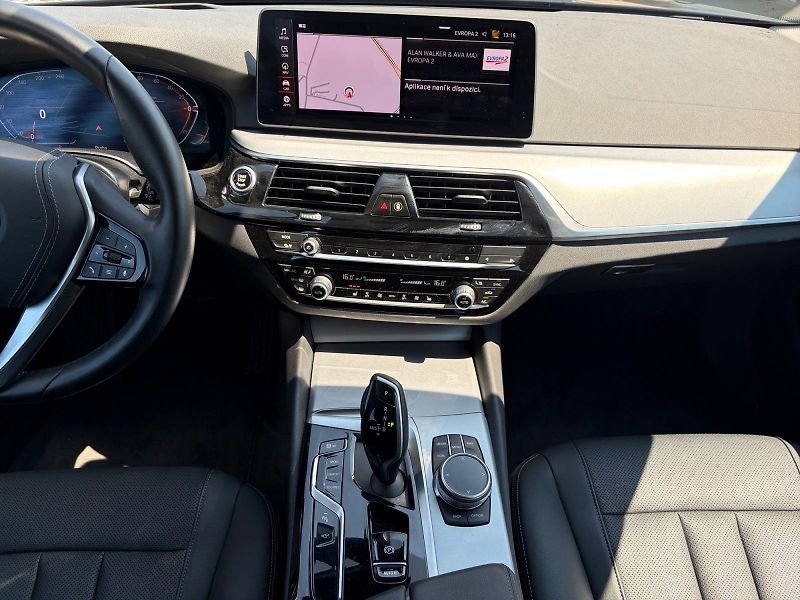 BMW Řada 5 (2023) xDRIVE 530d 210kW 4x4 CZ DPH - fotka 10 z 11