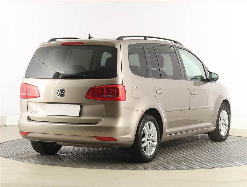 Volkswagen Touran (2013) Comfortline 1.2 TSI, ČR,1.maj - fotka 5 z 19
