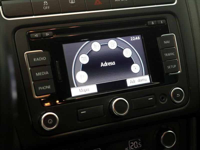 Volkswagen Polo 1,4 i 63kW Cross AutoKlima - fotka 23 z 34