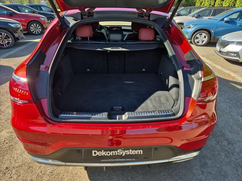 Mercedes-Benz GLC 2,0 300 d 4MATIC Coupe - fotka 11 z 19