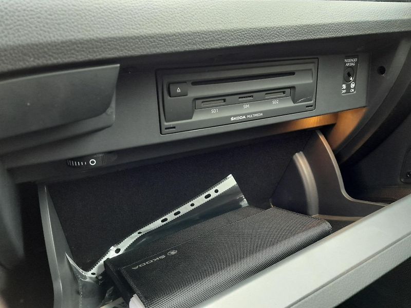Škoda Superb (2018) 140kW 4x4 L&K WEBASTO-DPH - fotka 21 z 21