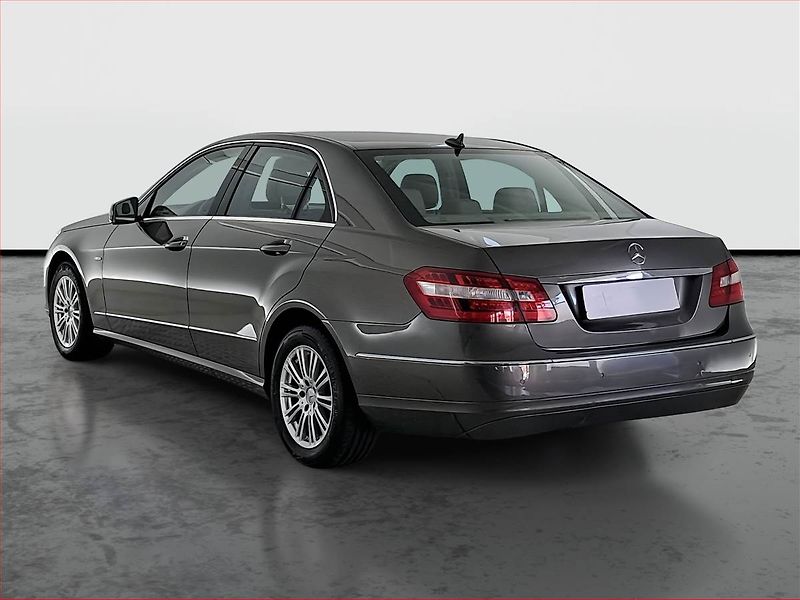 Mercedes-Benz Třídy E (2009) E 220 CDI, Automat, Kůže, Navi - fotka 4 z 20