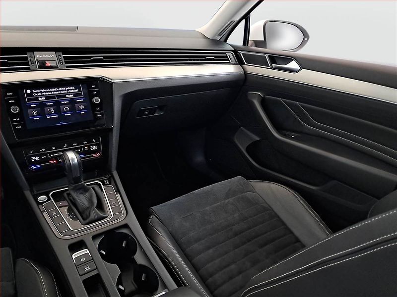 Volkswagen Passat (2020) 1.5 TSI - fotka 8 z 28