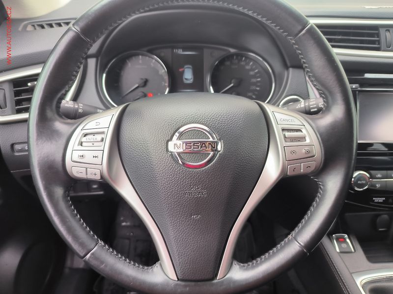 Nissan Qashqai (2015) 1.6 DiG-T, ČR, Acenta, navi - fotka 16 z 19