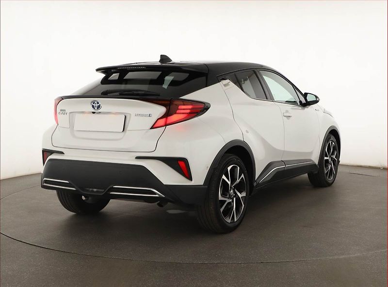 Toyota C-HR (2022) 2.0 Hybrid - fotka 5 z 17