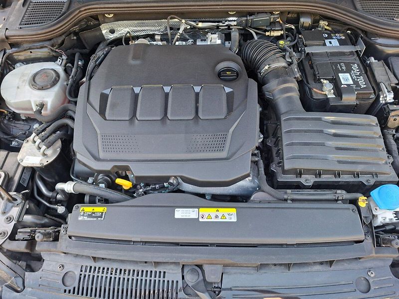 Volkswagen Golf (2021) 2.0TDI 85kW DSG -TAŽ.ZAŘ.-DPH - fotka 33 z 38