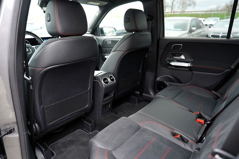 Mercedes-Benz GLB 200d 4Matic/AMG/AT/150 PS/Led - fotka 35 z 50