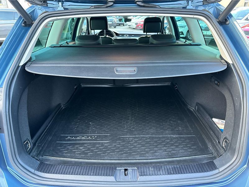 Volkswagen Passat 2,0 TDi 140kW HIGHLINE R-LINE - fotka 20 z 24
