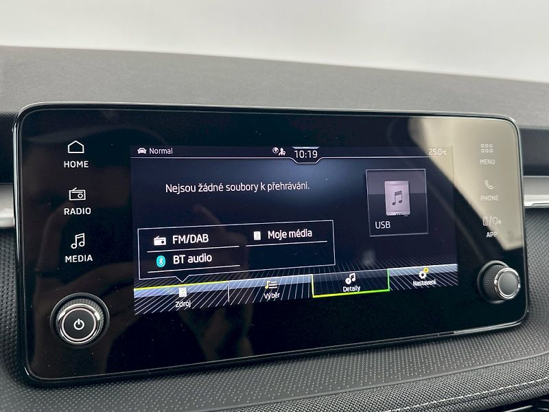 Škoda Fabia (2025) DSG 1.0TSI 85kW Top Selection - fotka 17 z 30