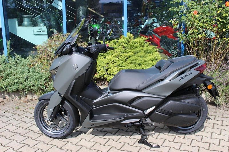 Yamaha X-Max 300 (2025) TECH CAMO 2025 Skladem - fotka 2 z 8