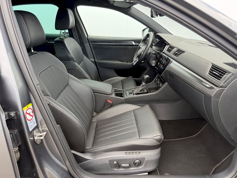 Škoda Superb (2023) 2.0 TDI 147kW DSG 4x4 SportLin - fotka 29 z 35