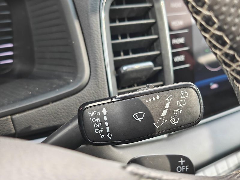 Škoda Karoq 2,0TSI 140kW Sportline 7DSG 4x - fotka 15 z 23