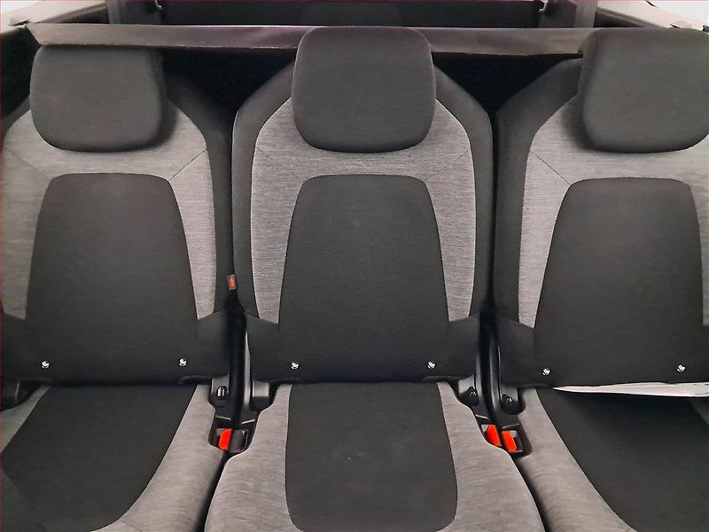 Citroën C4 Picasso (2016) 1.6 BlueHDi, 7 míst, Navi - fotka 10 z 20