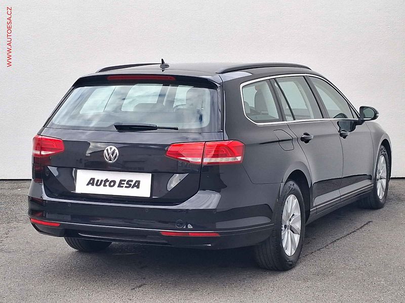 Volkswagen Passat (2019) 2.0 TDi, Comfortline, DSG - fotka 4 z 19
