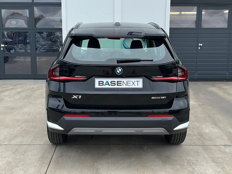 BMW X1 sDrive18i - fotka 5 z 22