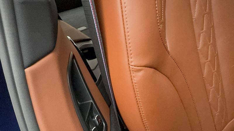 BMW X7 40i-INDIVID-MASÁŽE-R22-TAŽ. - fotka 39 z 47