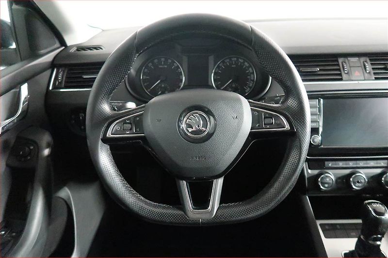 Škoda Octavia (2015) 1.6 TDI, Automat, Kůže, Navi - fotka 16 z 17