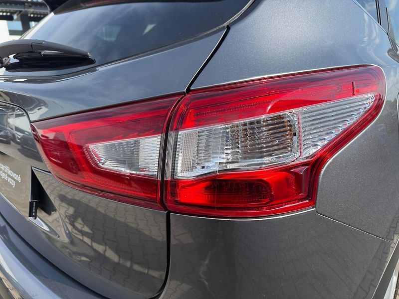 Nissan Qashqai (2015) 1,6 DiG-T 120 kW N-Connecta - fotka 12 z 28