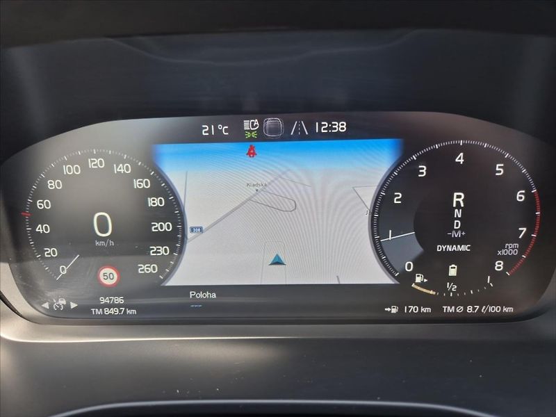 Volvo XC40 2,0 B4 AWD AT - fotka 19 z 19
