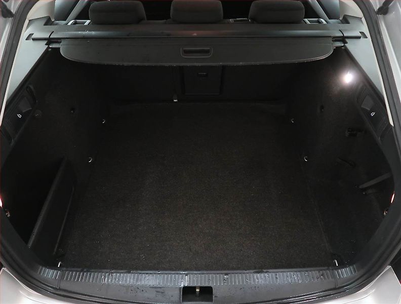 Toyota Yaris (2023) 1.5 VVT-i - fotka 14 z 19