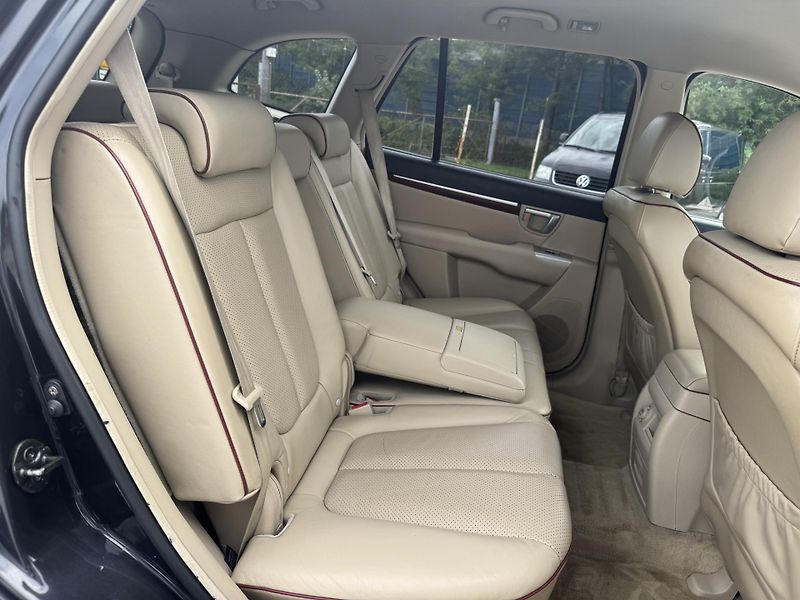 Hyundai Santa Fe (2006) 2.2CRDi,7SEDAČEK - fotka 29 z 39