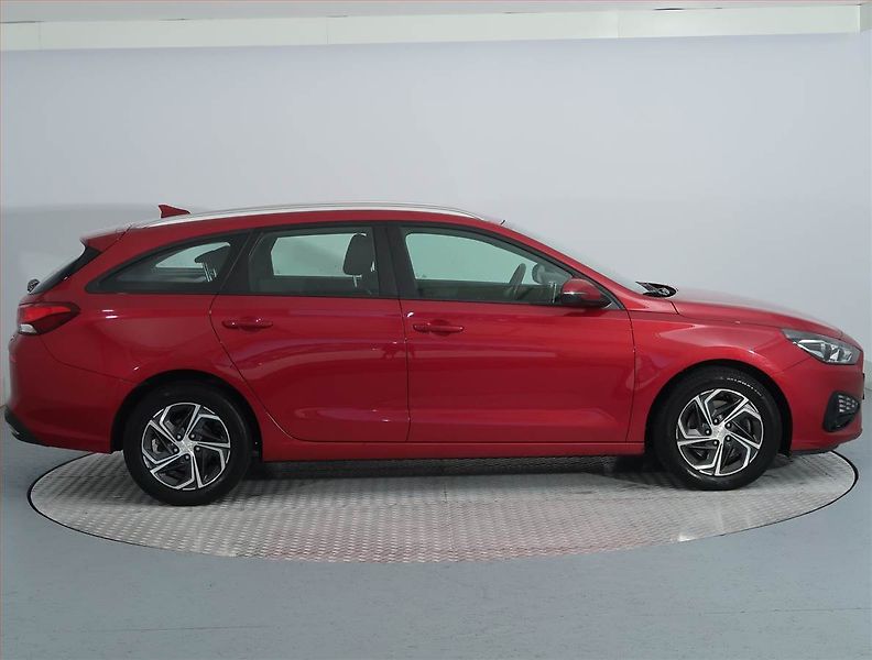 Hyundai i30 (2023) 1.0 T-GDI, ČR,1.maj - fotka 6 z 13