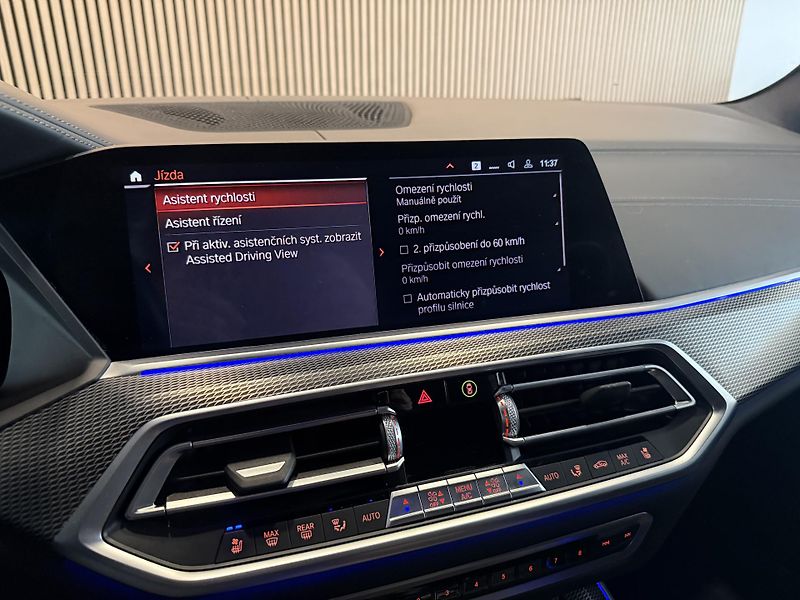 BMW X5 M50d HUD Vzduch H/K Tažné CZ - fotka 36 z 46
