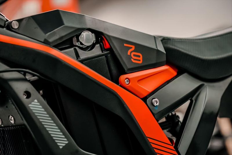 CFMOTO (2026) 79Bike Falcon Pro  L1e - fotka 3 z 4