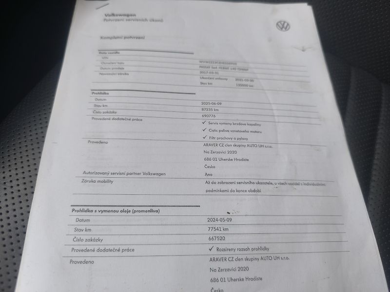 Volkswagen Passat 2.0TDI,95TKM,MAX VÝBAVA,MASÁŽE - fotka 16 z 23