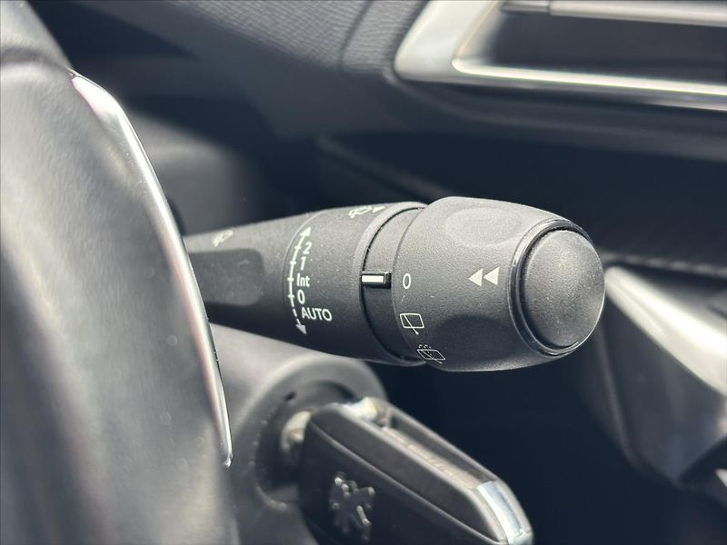 Peugeot 3008 1,2 PT AT 1.ČR PLNÝ SERVIS - fotka 33 z 37