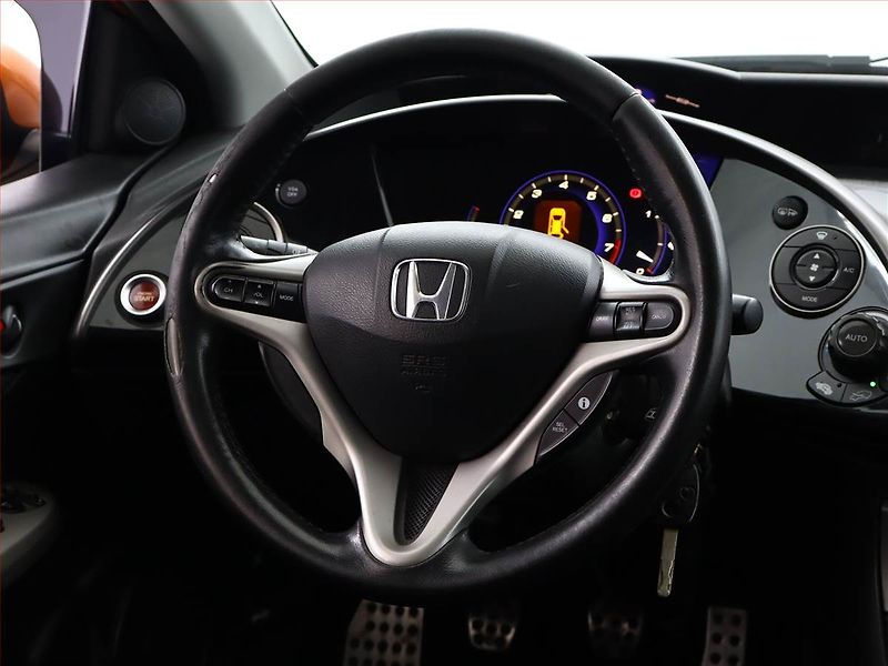 Honda Civic (2008) 1.8, po STK, jezdí výborně - fotka 13 z 14