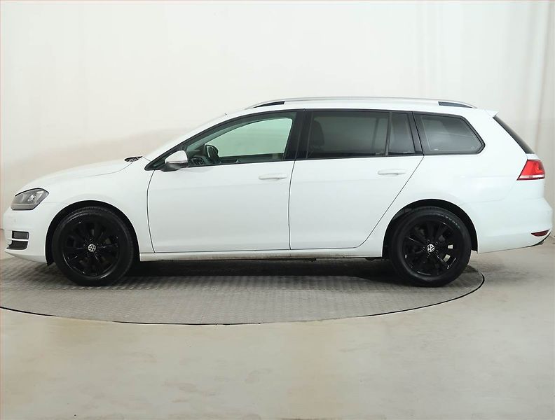 Volkswagen Golf (2016) 1.6 TDI, Serv.kniha, Xenony - fotka 3 z 13