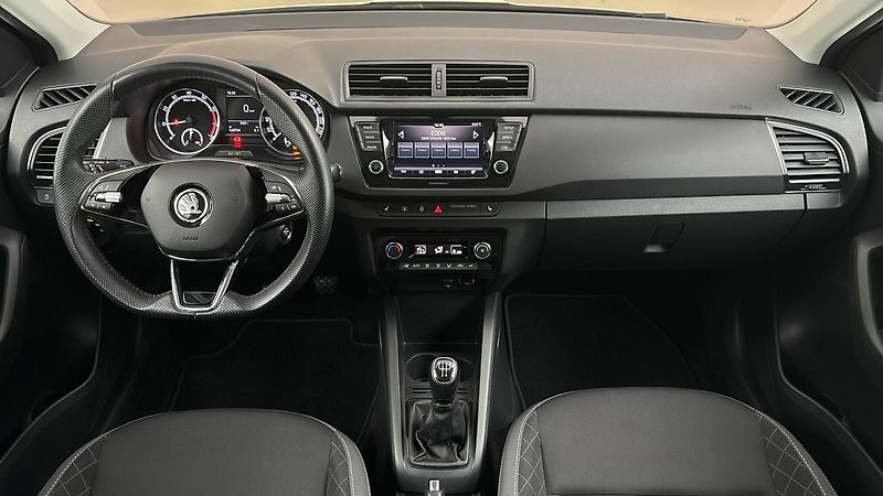 Škoda Fabia 1.0 TSI Black Combi - fotka 8 z 24