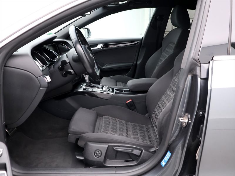 Audi A5 2,0 TFSI 169kW S-Line Xenon - fotka 10 z 27