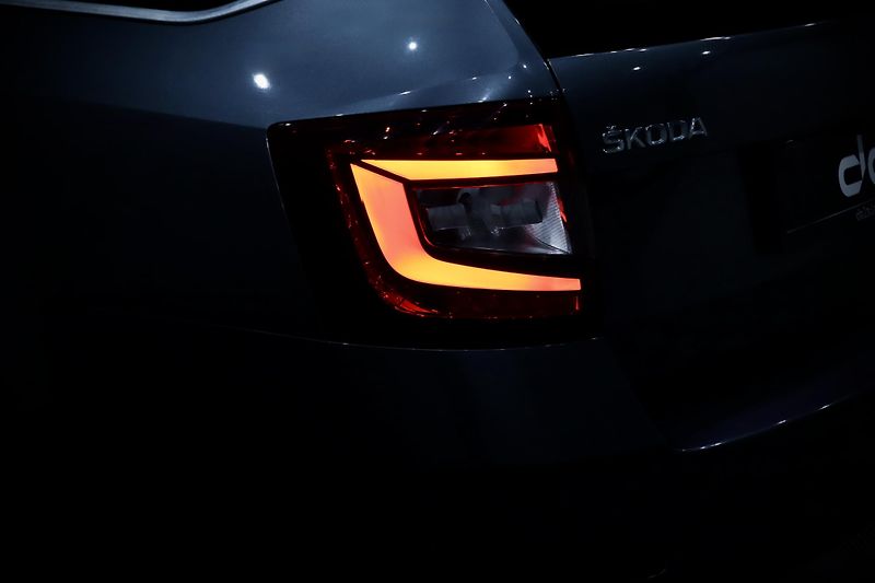 Škoda Octavia 3 FL Combi 1.4 TSI 110 kW DSG - fotka 8 z 43