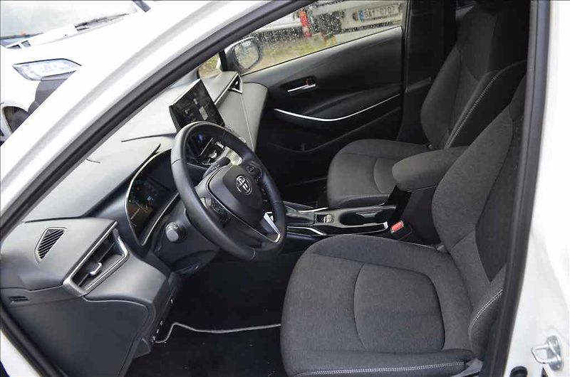 Toyota Corolla (2024) 1,8 HYBRID - fotka 13 z 15